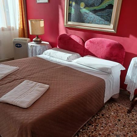 Princess Guest House Canal View Venise Extérieur photo